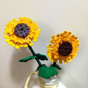 2 Lego Sunflowers from Kit 40524